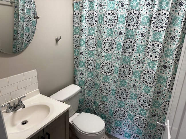 Building Photo - Schedule a Time to Tour this Home! Charming Updated 2 Bed, 1 bath Bungalow!