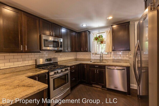 Building Photo - 2 br, 3 bath House - 33 S Curley St