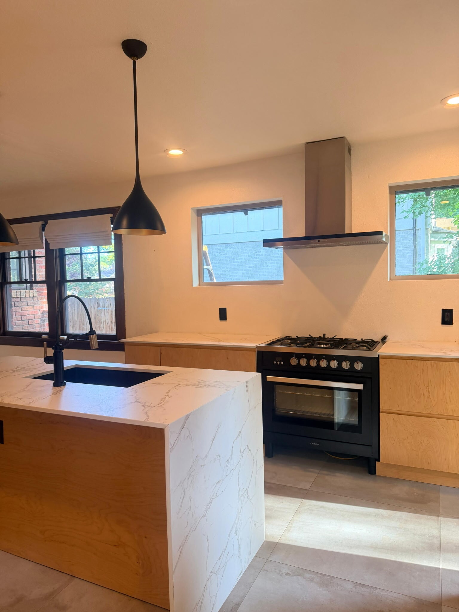 A dream chef's kitchen with brand new gas stove and gas oven! - 1235 S University Blvd