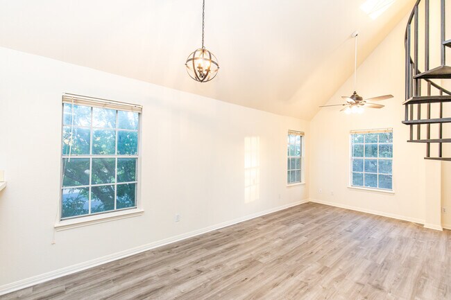 Living Room - 3001 Whisper Oaks Ln