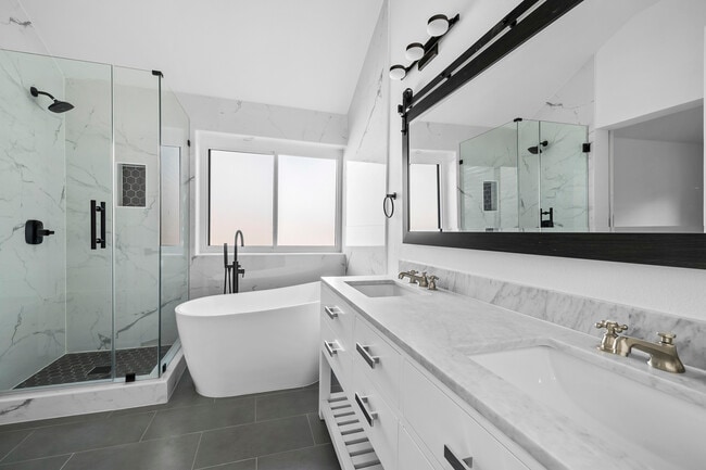 Building Photo - 6408 Back Bay Ln