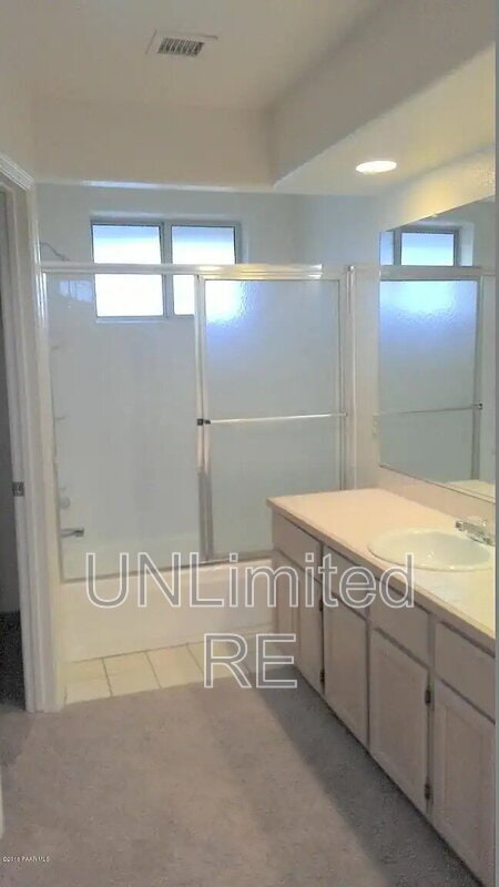Building Photo - 3285 N Hedgewood Dr