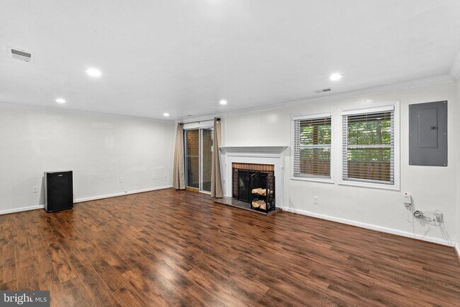 Building Photo - 7877 Painted Daisy Dr