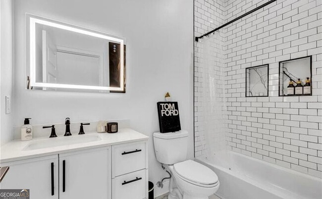 Building Photo - 1774 Vesta Ave