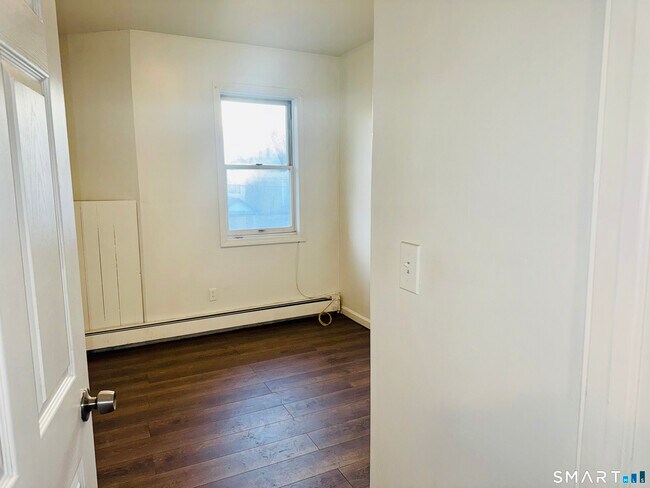 Building Photo - 470 Wood Ave