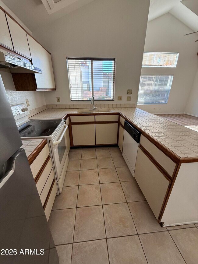 Building Photo - 2201 N Comanche Dr