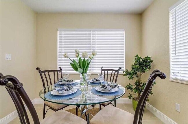 Building Photo - 2932 SW 12th St