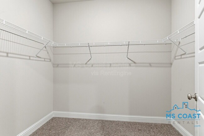 Building Photo - 5723 Overland Dr