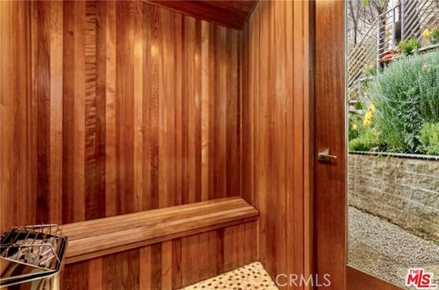 Building Photo - 8835 Evanview Dr