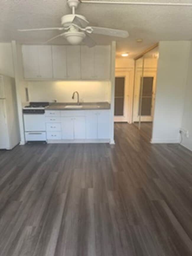 Building Photo - Studio 1 bath Condo