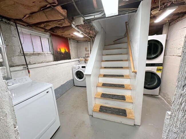 Building Photo - 19 Whitney Ave