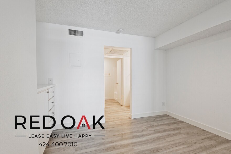 Building Photo - 8309 Cedros Ave