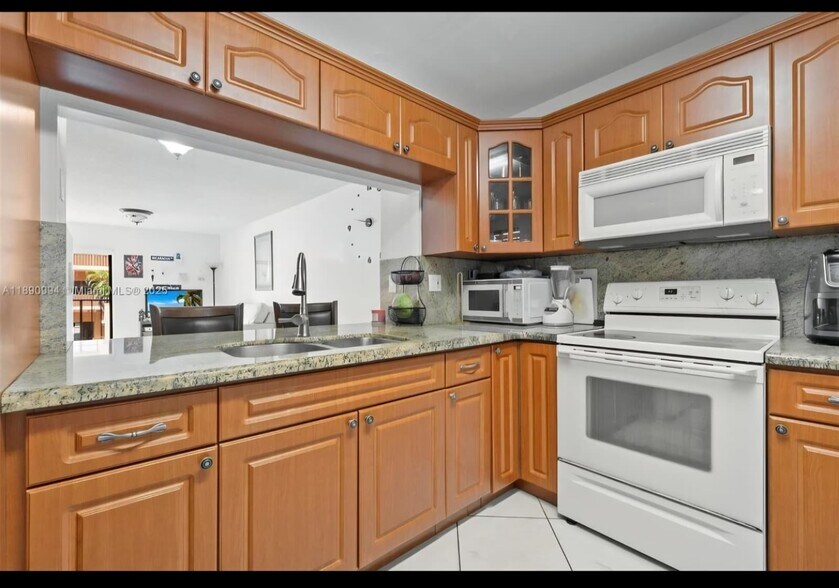 Building Photo - 1800 W 54th St