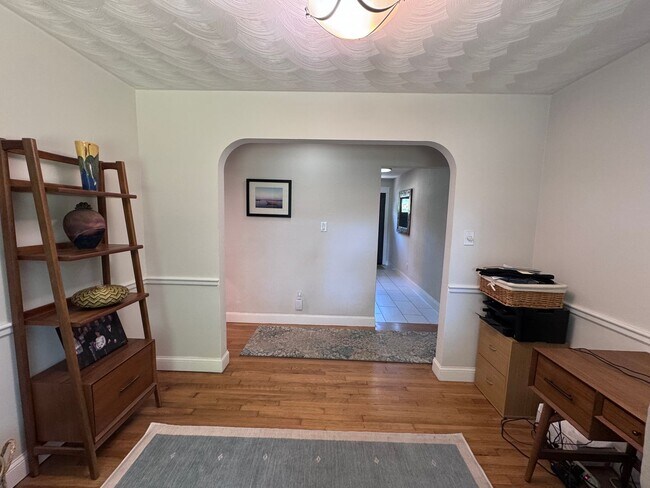 Building Photo - Lakefront Great Neck Home! 4/2.5 brick ranch in lovely Southern Point