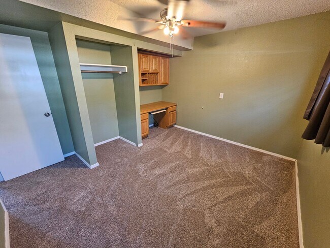 Building Photo - 3801 E Mallard Ln