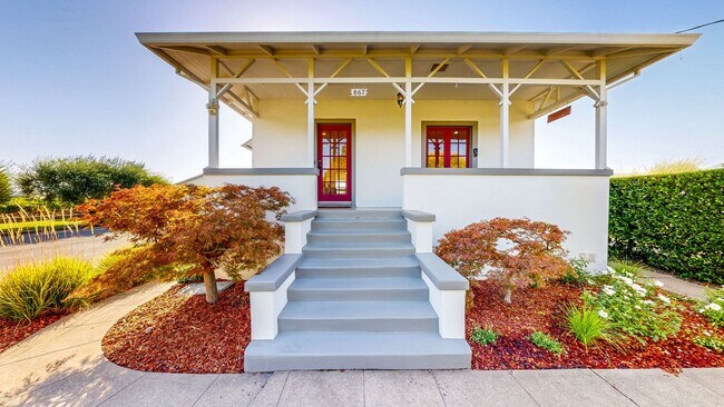 Building Photo - Charming 2 bedroom 1.5 bath plus office ho...