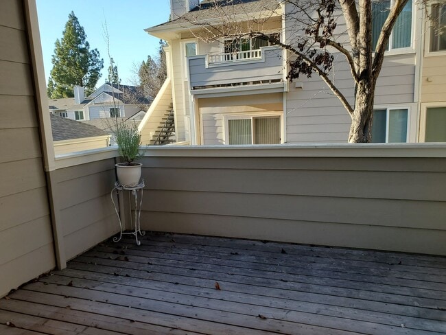 Building Photo - Beautiful Updated Condo in Prime San Ramon...