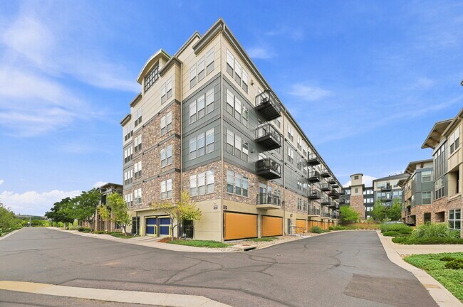 Building Photo - $2,195.95 - 2 bed, 2 bath Spacious Condo in Broomfield with AC and In Unit Laundry!