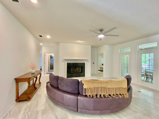 Building Photo - Renovated Haile Plantation Home – Move-In ...