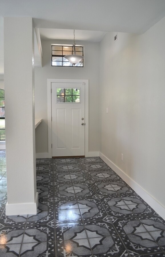 Building Photo - 6400 Santos St