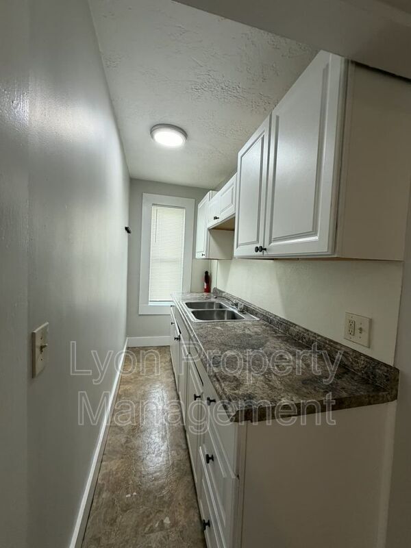 Building Photo - 318 Paradis Ave