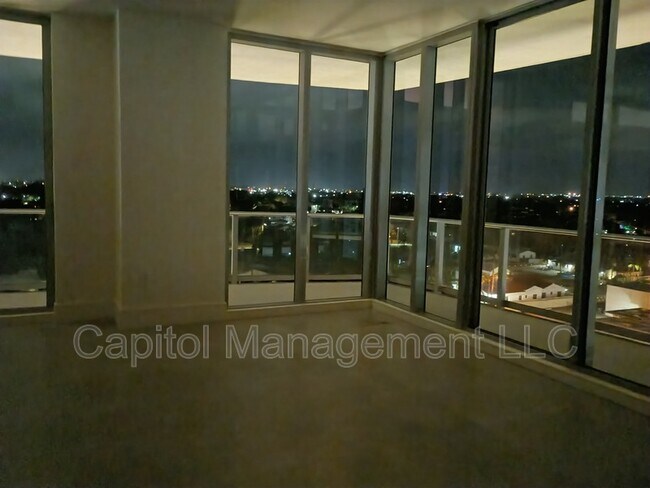 Building Photo - 220 Lake Shore Dr