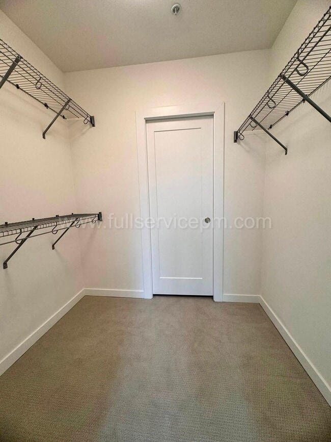 Building Photo - Modern Live/Work Northgate Townhome w/ Rooftop Deck, Luxury Bosch Kitchen & Dual Suites