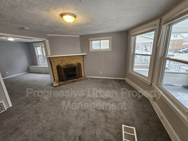 Building Photo - 10602 Earle Ave