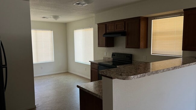 Building Photo - DESERT SANDS