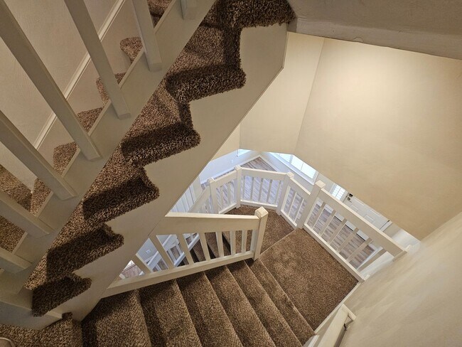 Building Photo - THREE SHIPS LANDING