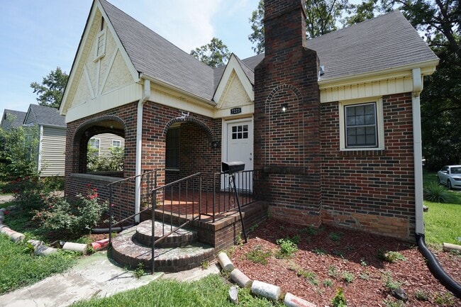 Building Photo - 7223 1st Ave S