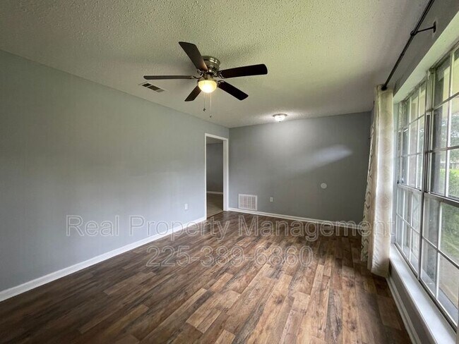 Building Photo - 15482 Patricia Dale Dr