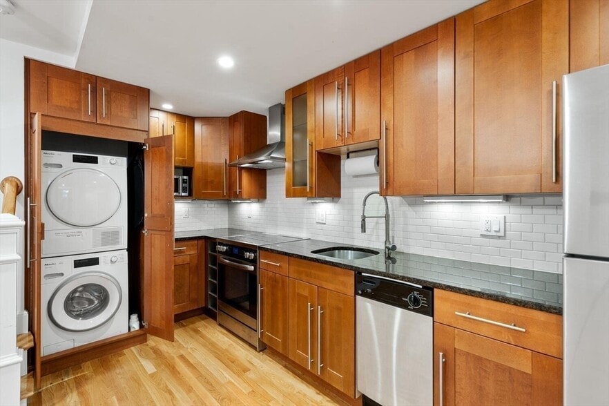 Building Photo - 270 Beacon St