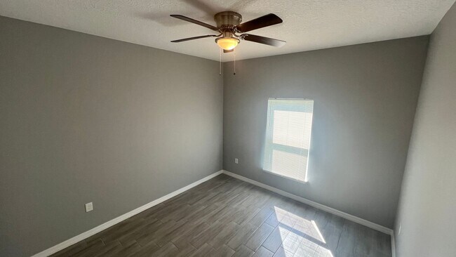 Building Photo - ADORABLE 3 Bedroom / 2 Bathroom Home in Pa...