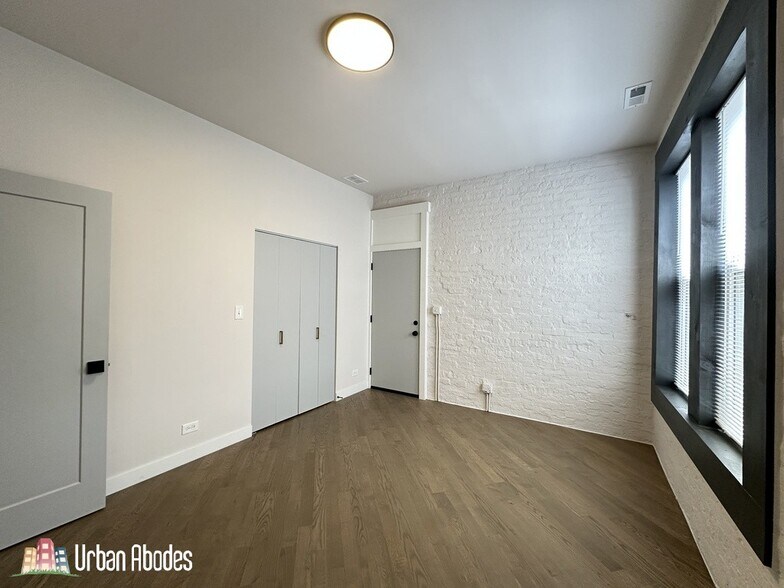 Building Photo - 841 N Mozart St