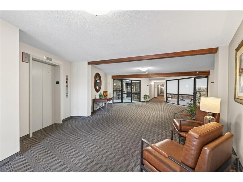 Building Photo - 35 Nathan Ln N