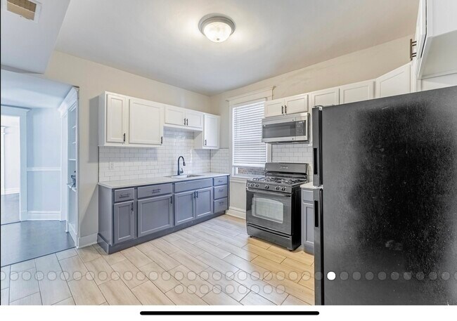 Building Photo - 6241 S Troy St