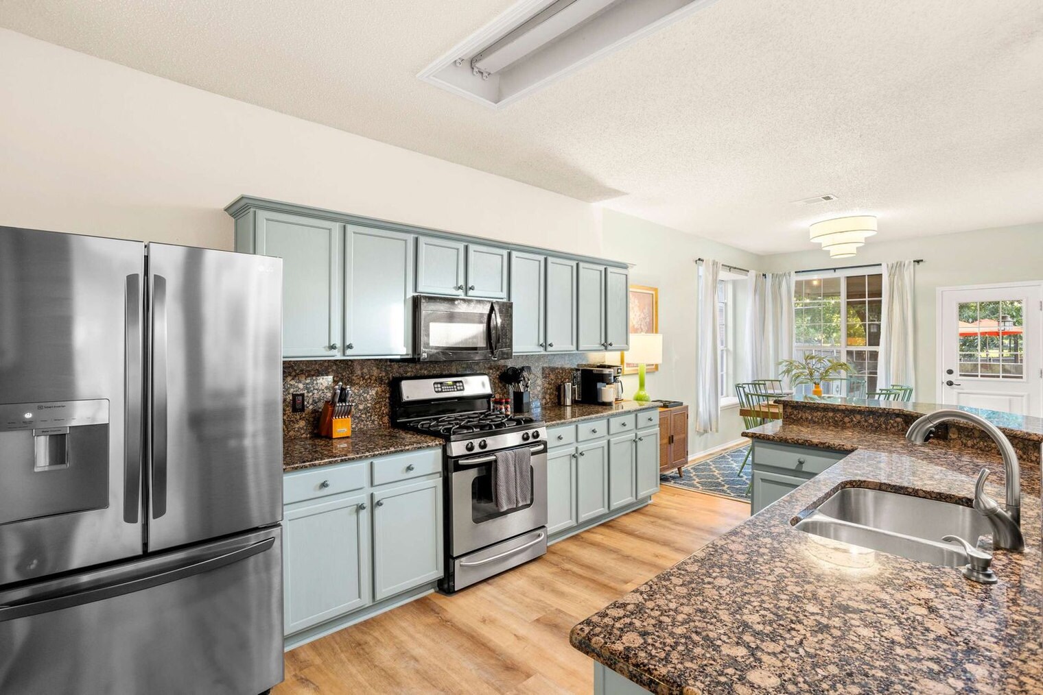 Building Photo - 902 Vista Oaks Ct