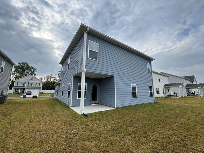 Building Photo - Newer 3/2.5 House in Armuchee- $2,200