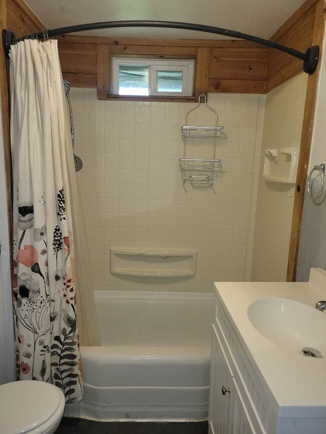 Building Photo - 276 Perrydale Ave