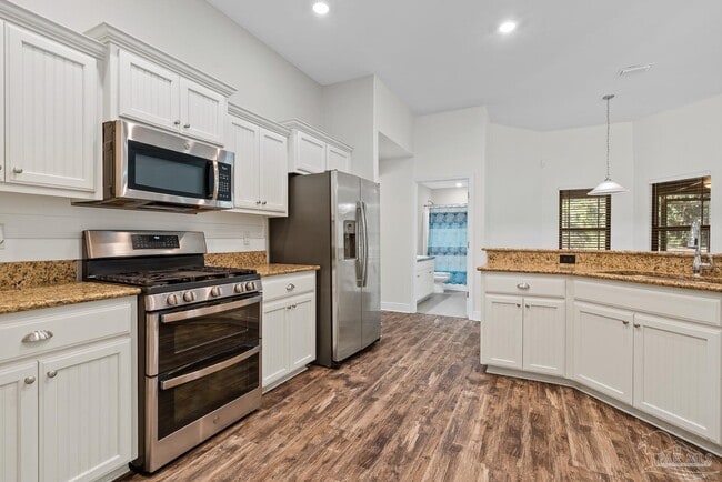 Building Photo - 5810 Red Cedar St