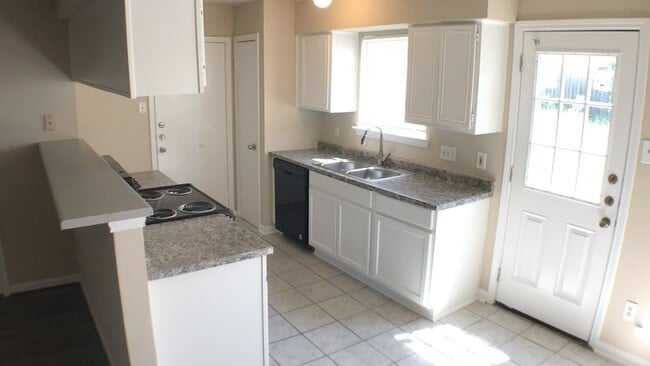 Building Photo - 1211 Bayou Glen Dr