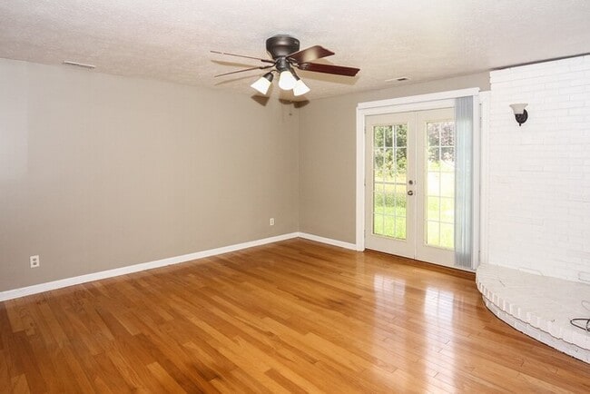 Building Photo - Brick Ranch and Fenced Yard in Decatur Twp!