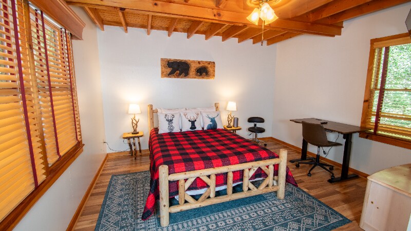 Building Photo - 328 Sharp Top Cir