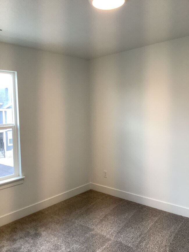 Building Photo - New Construction Townhome Located in Prime...