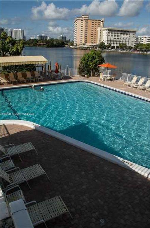 Building Photo - 1833 S Ocean Dr