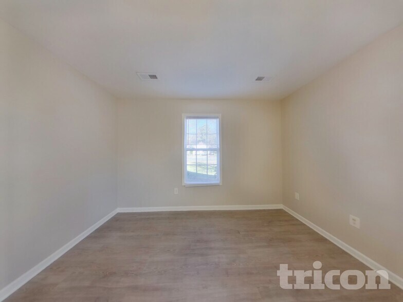 Building Photo - 5806 Shining Oak Ln