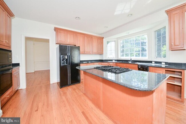 Building Photo - 855 Charwhit Ct