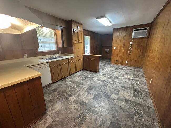 Building Photo - 1125 Edgewood Ave