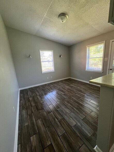 Building Photo - 708 Mohawk Ave